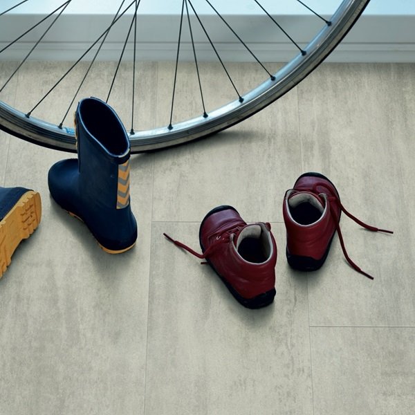 Кварцвиниловая плитка Pergo клеевая Optimum Glue Tile Травертин светло-серый V3218-40047 1305×327×2,5